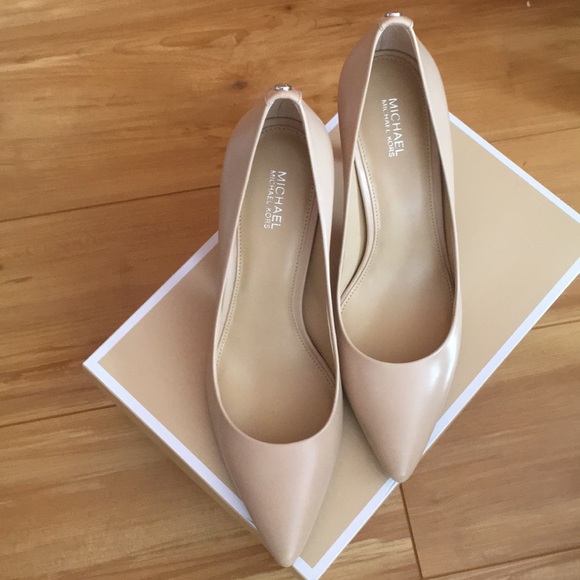 Michael Kors Shoes - Michael Kors Nude Pumps